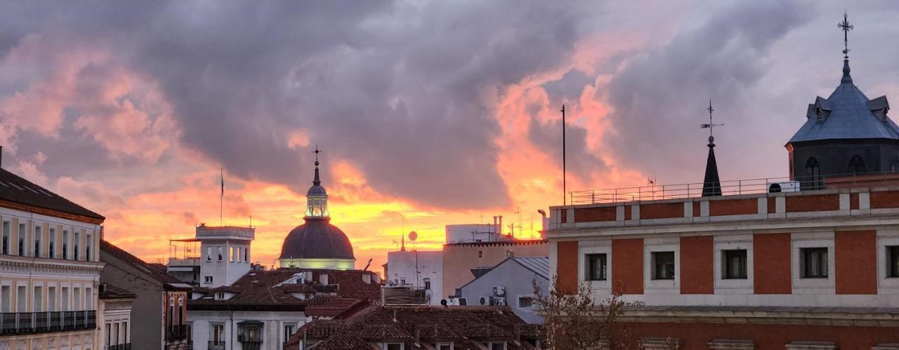 1851: Exceptional 19Th Century Studio In Madrid Bagian luar foto