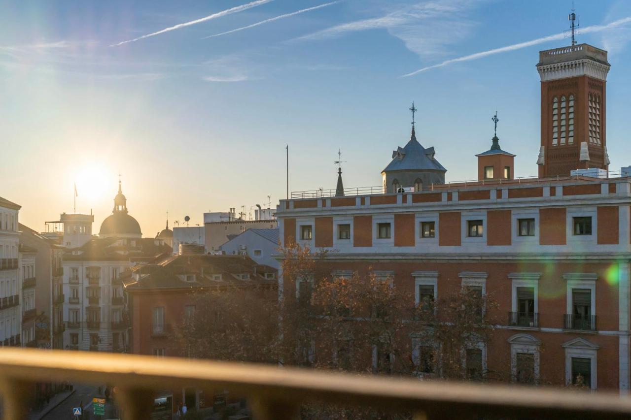 1851: Exceptional 19Th Century Studio In Madrid Bagian luar foto