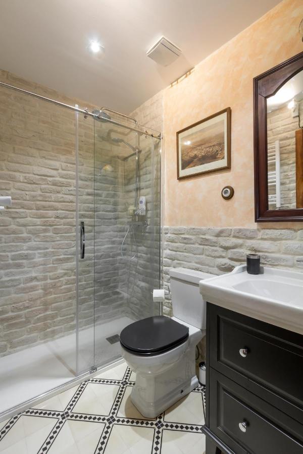 1851: Exceptional 19Th Century Studio In Madrid Bagian luar foto